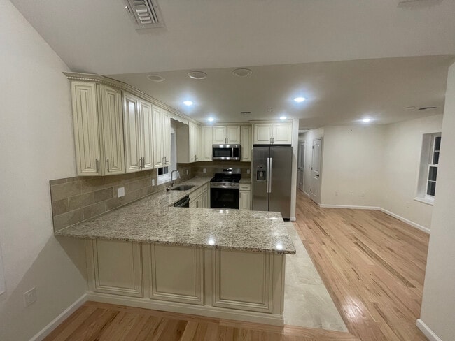 Photo - 26 Stuyvesant Ave