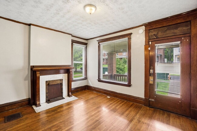 Photo - 293 E 14th Ave