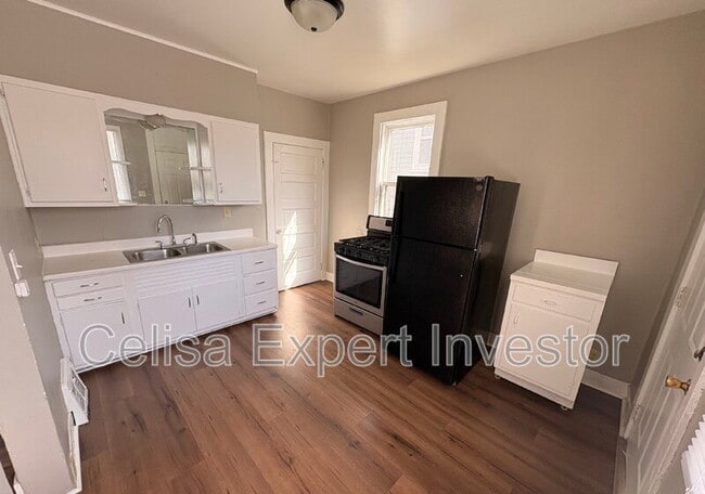 Photo - 1441 Wall St