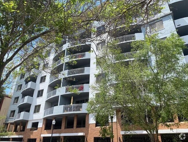 Building Photo - 1108 N Franklin St Unit 506 Rental