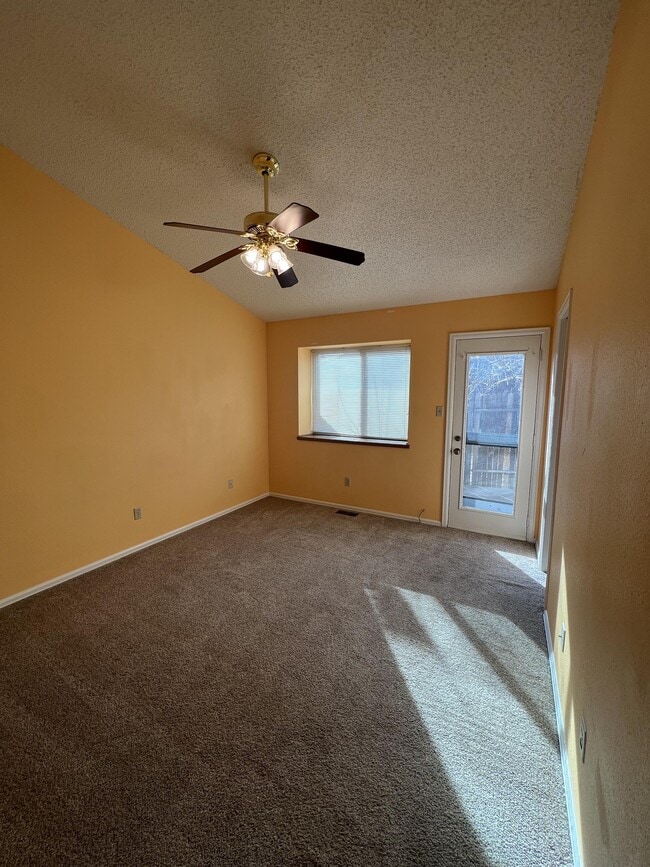 Photo - 886 London Green Way