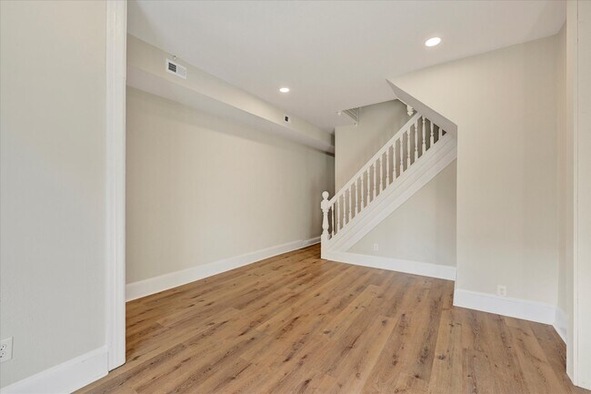 Photo - 2432 E Fayette St