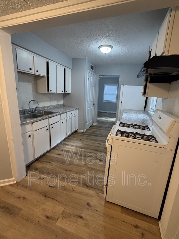 Photo - 2213 E Adams St