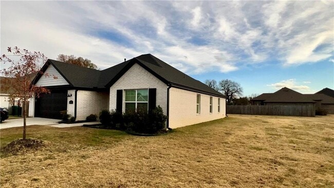 Photo - 331 W Taverner Xing