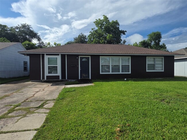 Photo - 705 N Circle Dr