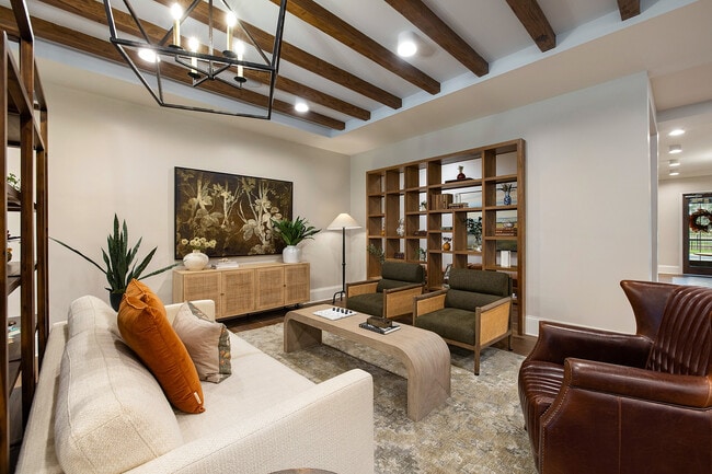 Clubhouse - Album Summit Pines