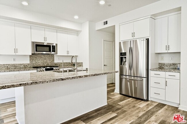 Building Photo - 39 Prominence Rental