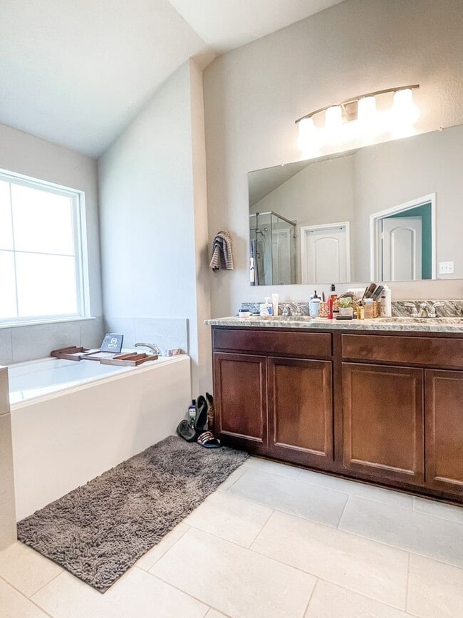 Photo - 3 bed/2 bath House w/ January 2026 Move In!