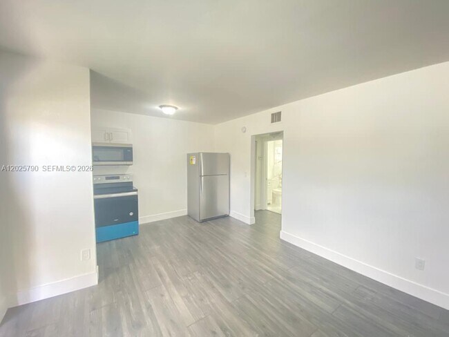 Photo - 2150 NW 24th St Unit 2