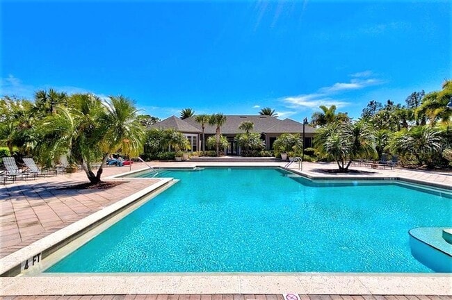 Photo - 8804 Manor Loop Unit 102