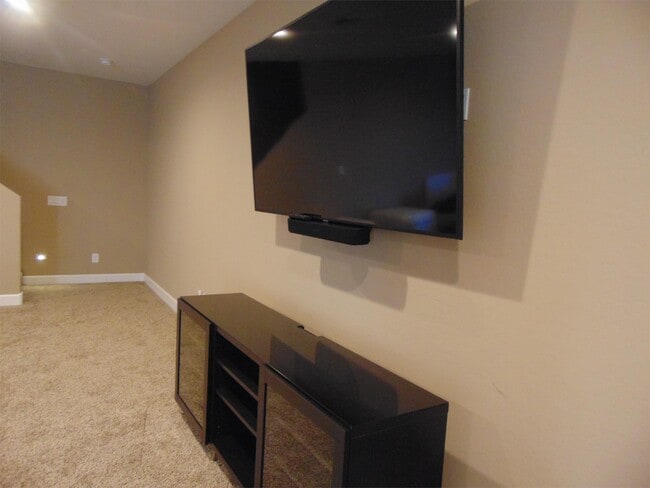 Photo - 1494 Varsity Dr