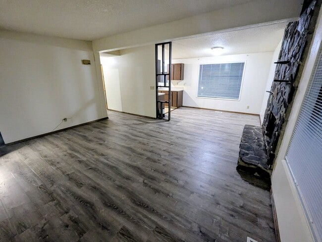 Photo - 4 BD/2BA Single Family Home in Dredge Lake...