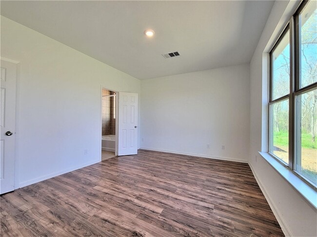 Photo - 151 Island Blvd
