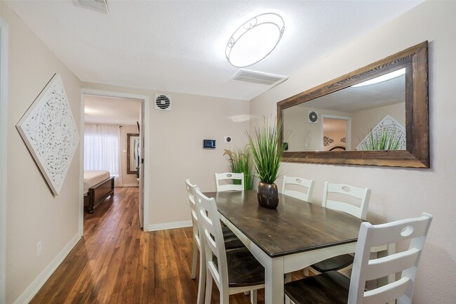 Photo - 4808 Woodhead St