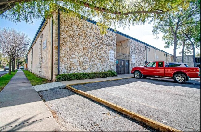 Photo - 1903 Commonwealth St Unit 17