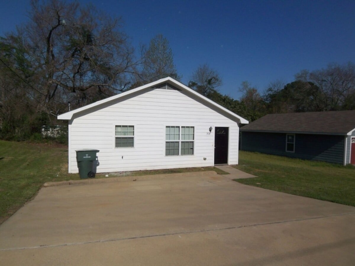 Cute 3 Bedroom Home! - Cute 3 Bedroom Home!