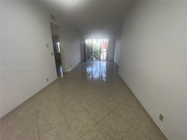8816 Collins Ave Unidad 105