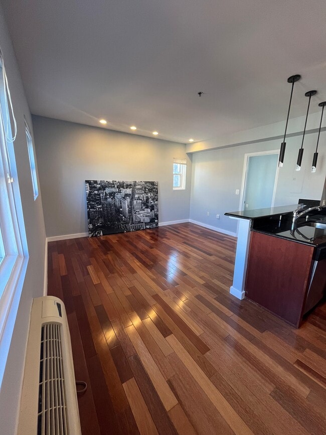 Building Photo - 1512 Marion St NW Unit 302