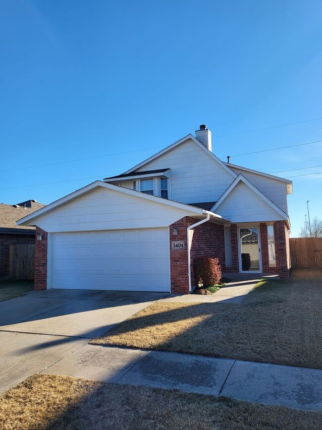 (4) Bed/(2) Bath in Moore Avail NOW! Pets ... - (4) Bed/(2) Bath in Moore Avail NOW! Pets ... House