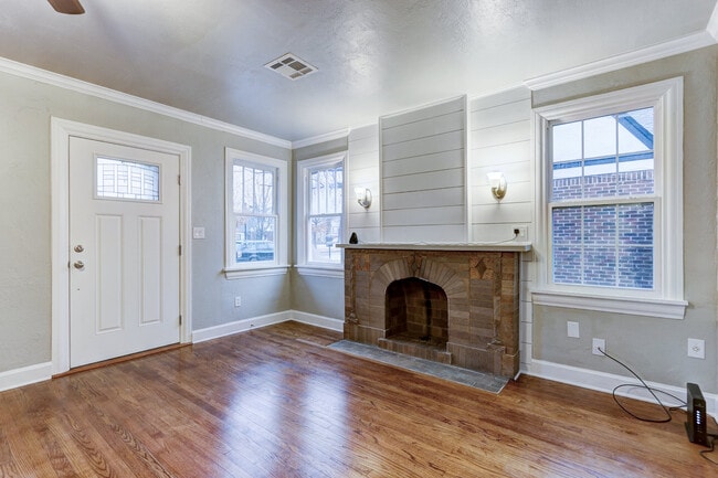 Photo - Charming 3-bedroom, 1-bathroom house - Available now!