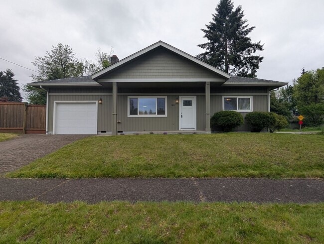 Building Photo - Great 2-Bed/1-Bath Near Coburg Road!