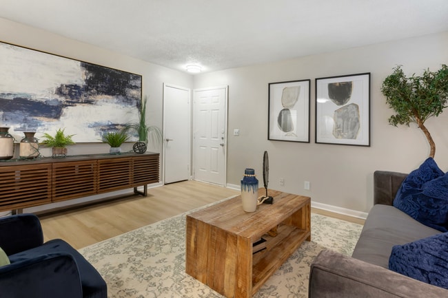 1HAB, 1BA - 824 ft²