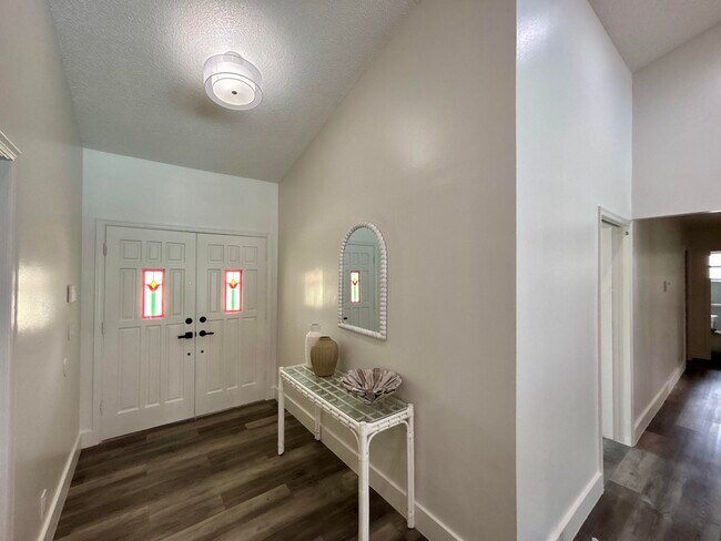 Photo - 325 Knotty Wood Ln