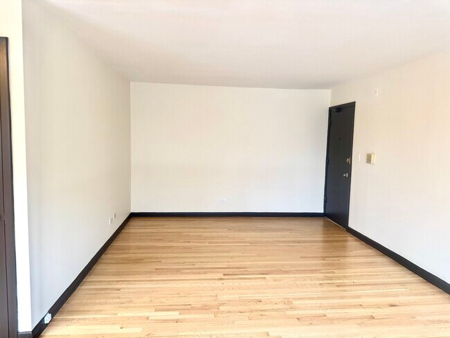 Photo - 424 Elgin Ave Unit 8