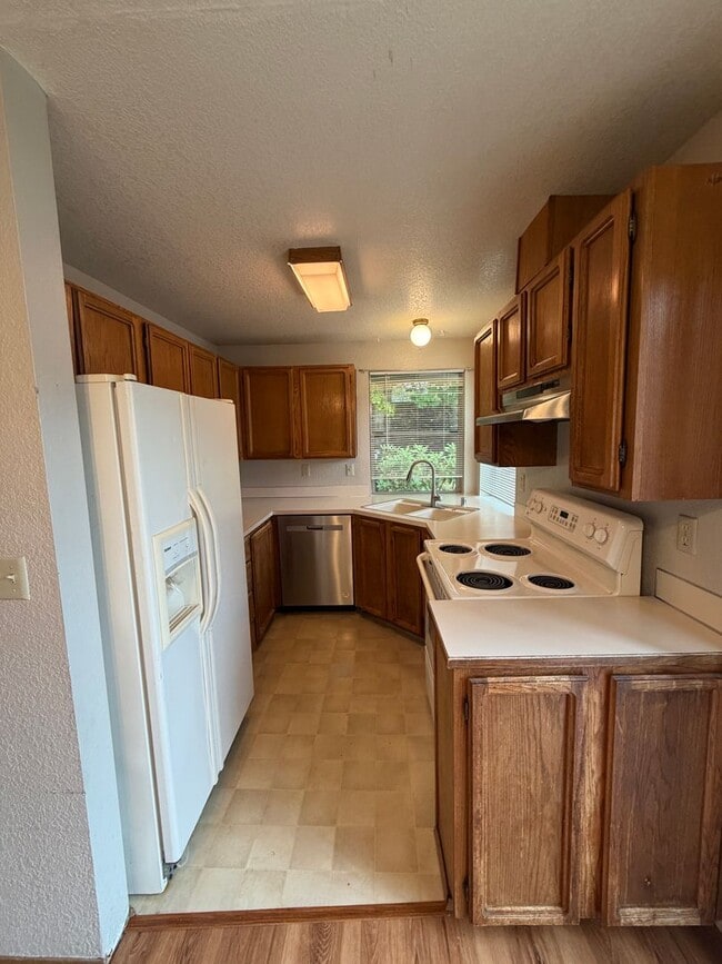 Photo - 1474 Diamond Rd SE
