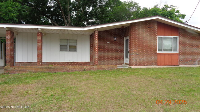 Photo - 1204 Crown Dr House