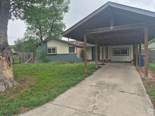 Building Photo - 3 bed/2 bath in Kirby Rental