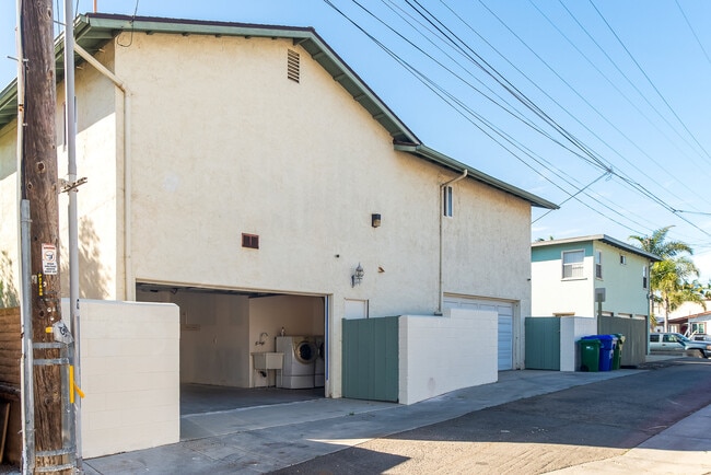 Photo - 1908 Broadway