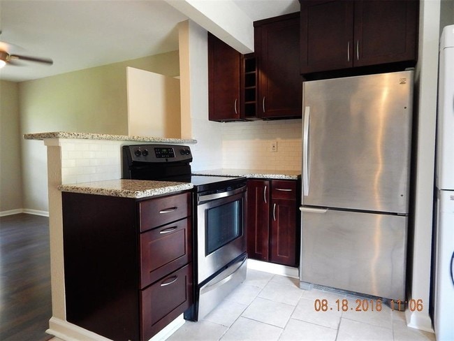 Photo - 811 E 42nd St