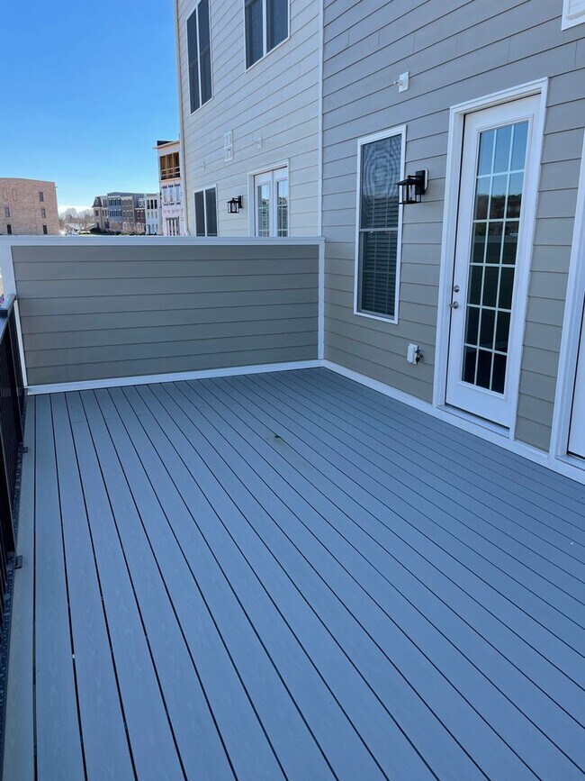 Photo - Fantastic Brand New Condo in Greengate at ...