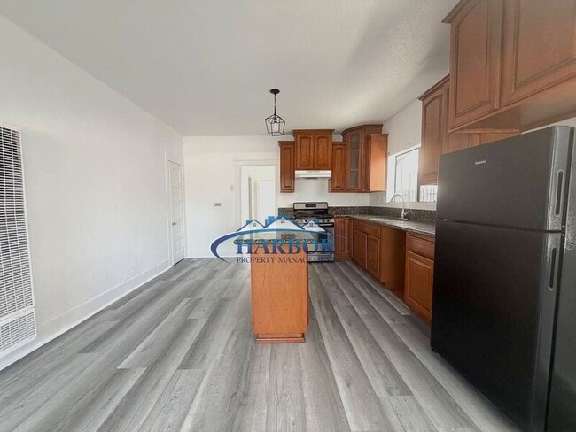 645 W 15th St