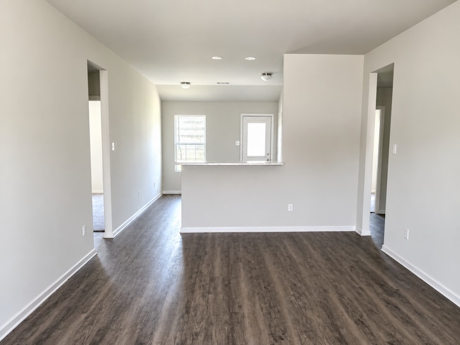 Photo - 4 Bed / 2 Bath with garage!!