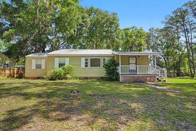 Photo - 3 Bed 2 Bath Home with Great Outdoor Space!