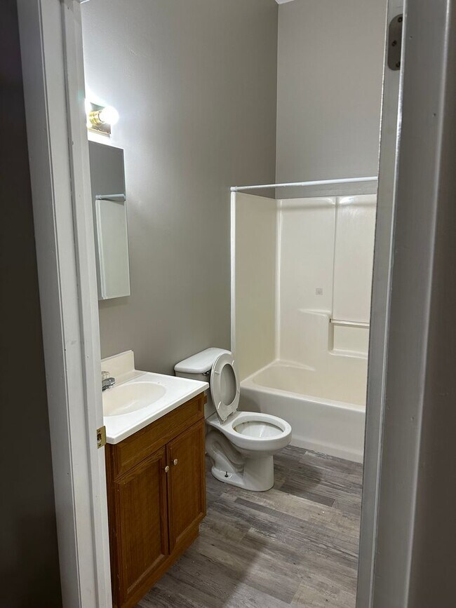 Photo - 285-295 N Cross Street Unidad 290