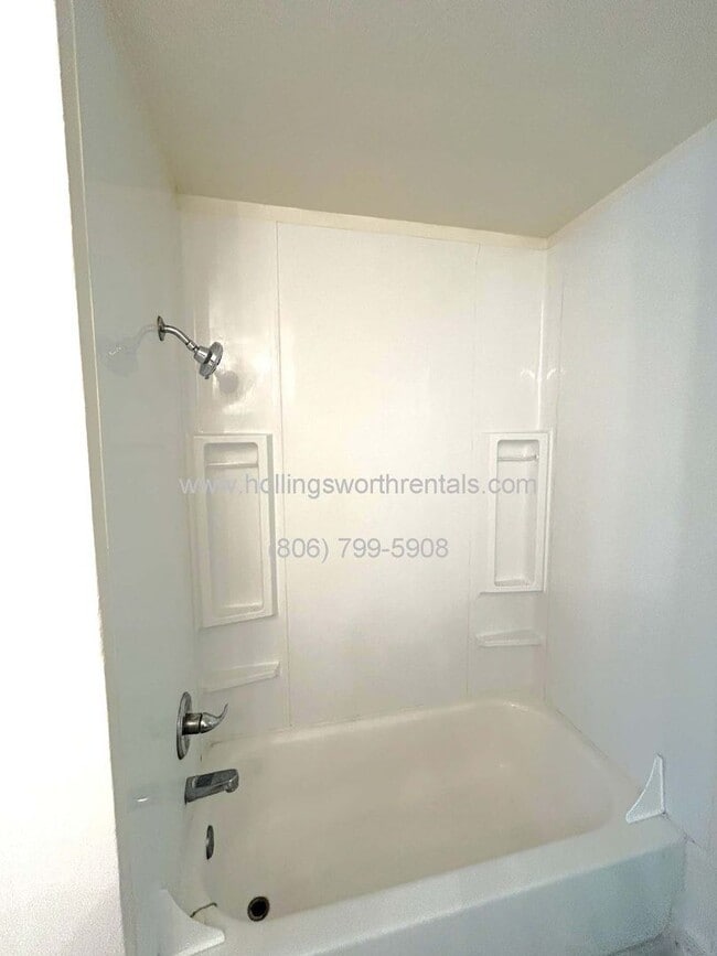 Photo - Spacious 3 bedroom Bonus Room and Laundry room