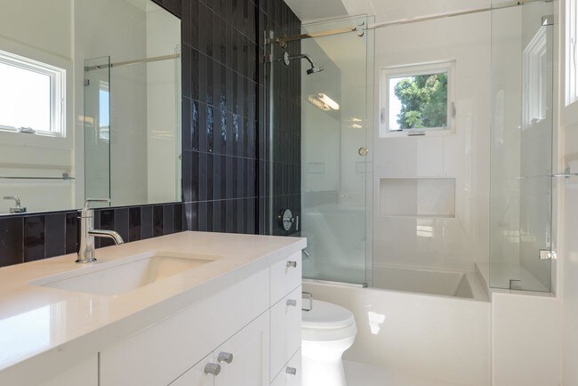 Photo - 515 Webster St