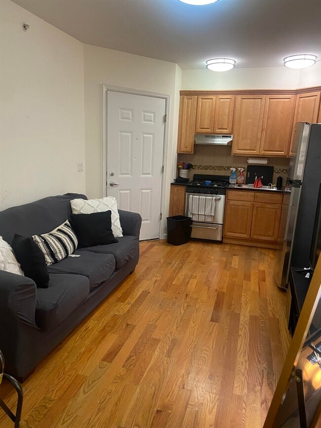 Building Photo - 5512 Madison St Unit 5