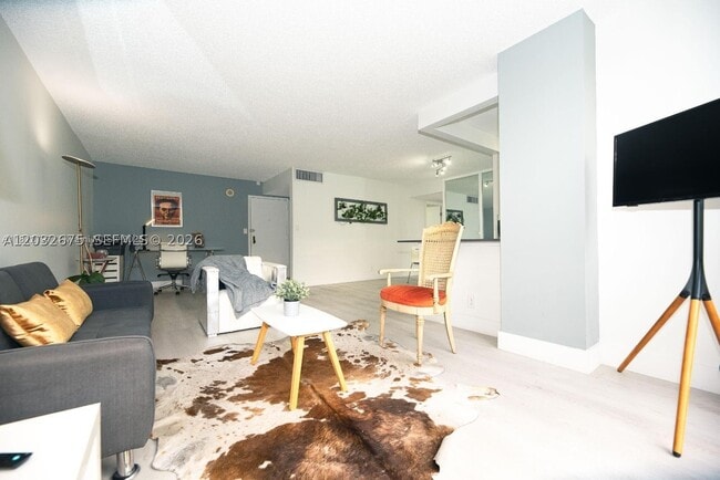 17021 N Bay Rd Unit 207