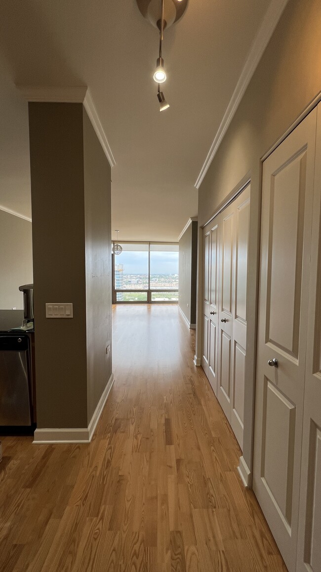 Foyer - 100 E 14th St Unit 2207