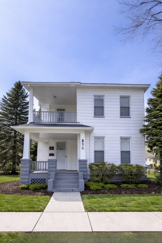 Building Photo - 836 E 156th St Unit UP