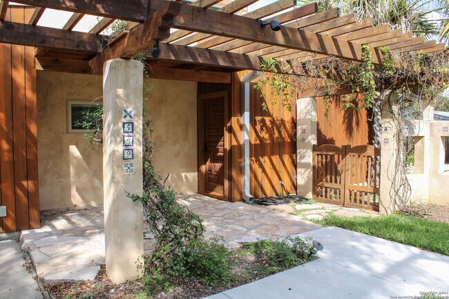 Photo - 539 Woodcrest Dr