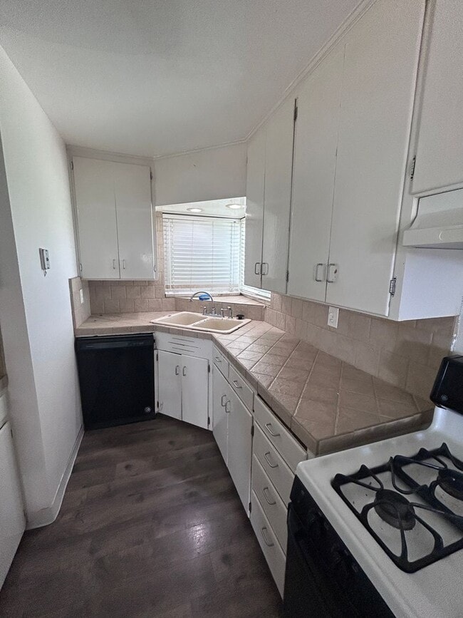 Photo - Move in Ready in North Hanford Central air/heat, lawn service included