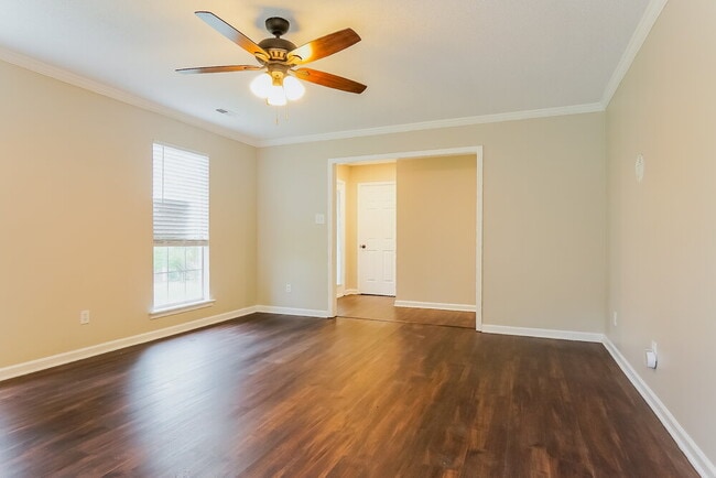 Photo - 215 Dolphin Ct