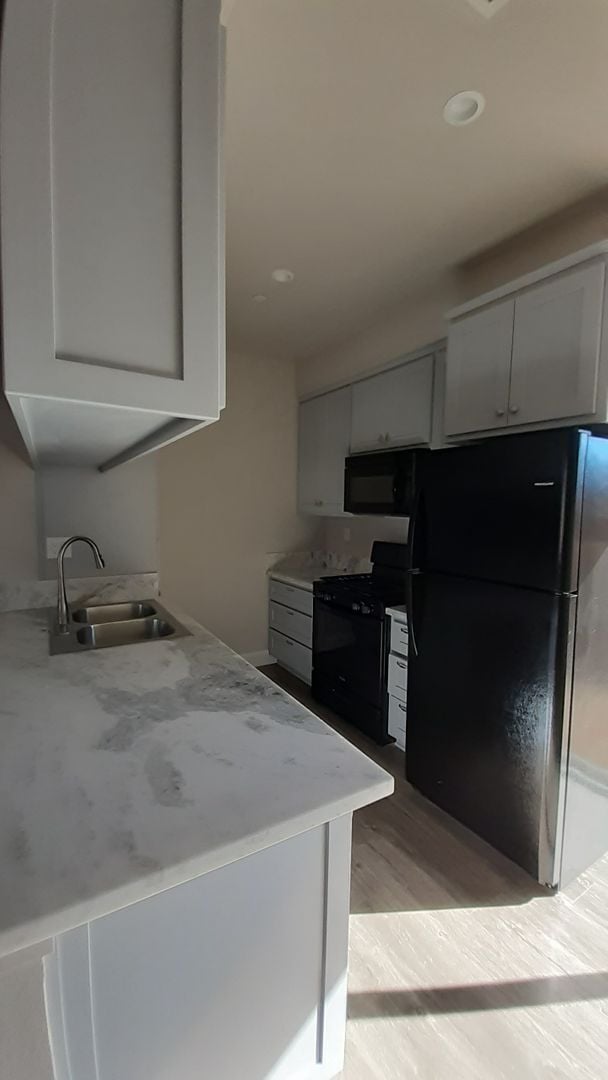 Building Photo - 587 Oakwood Ln Unit #2