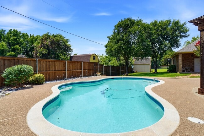 Photo - 2412 Emerald Cir