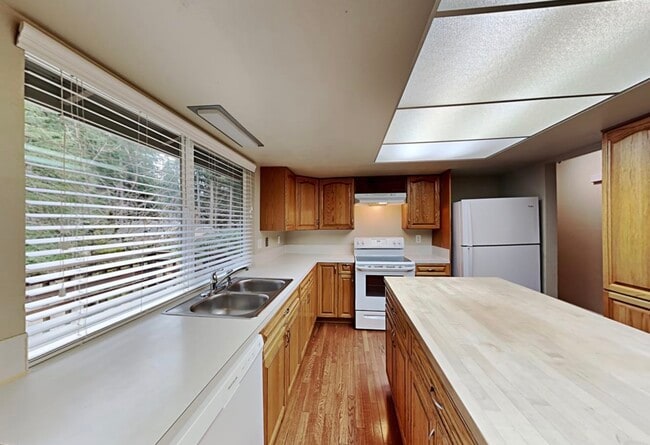 Photo - 3702 Mirror Lake Dr